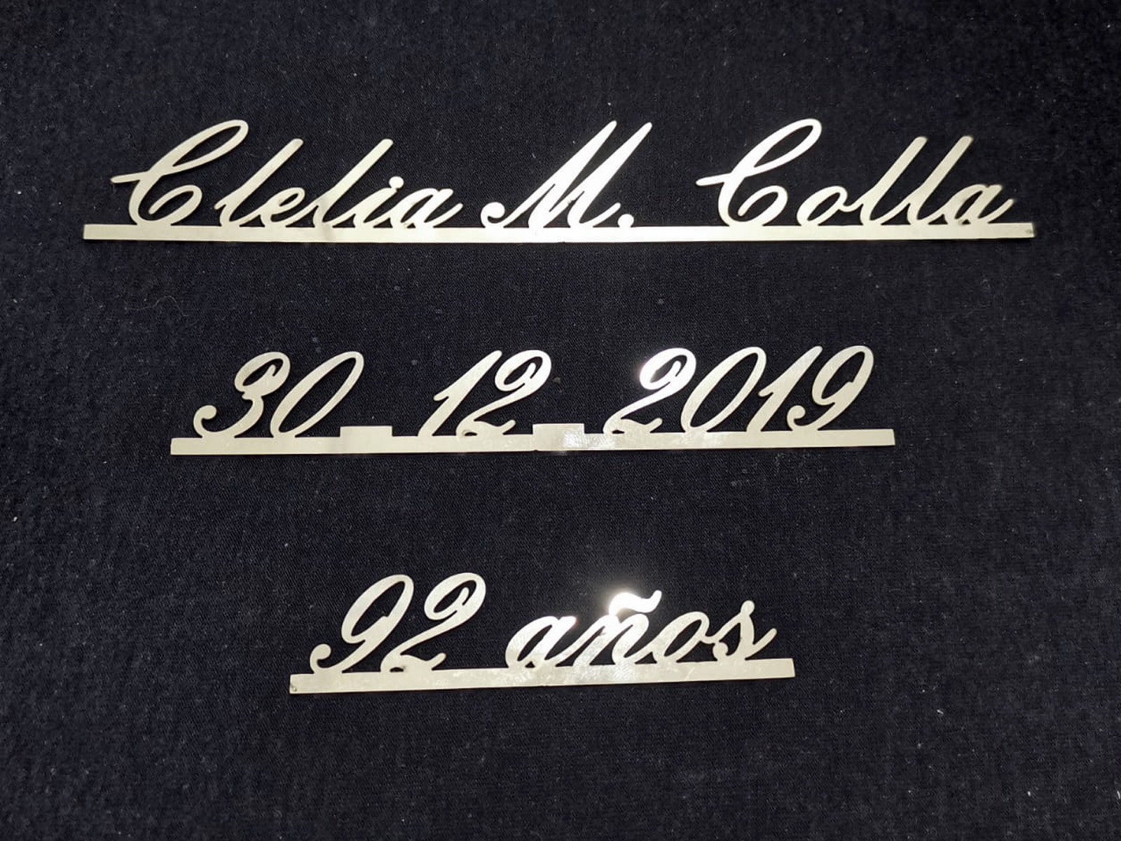 Por letra o número de acero esmerilado