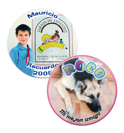 Con prendedor - Medida: 2,5x2,5